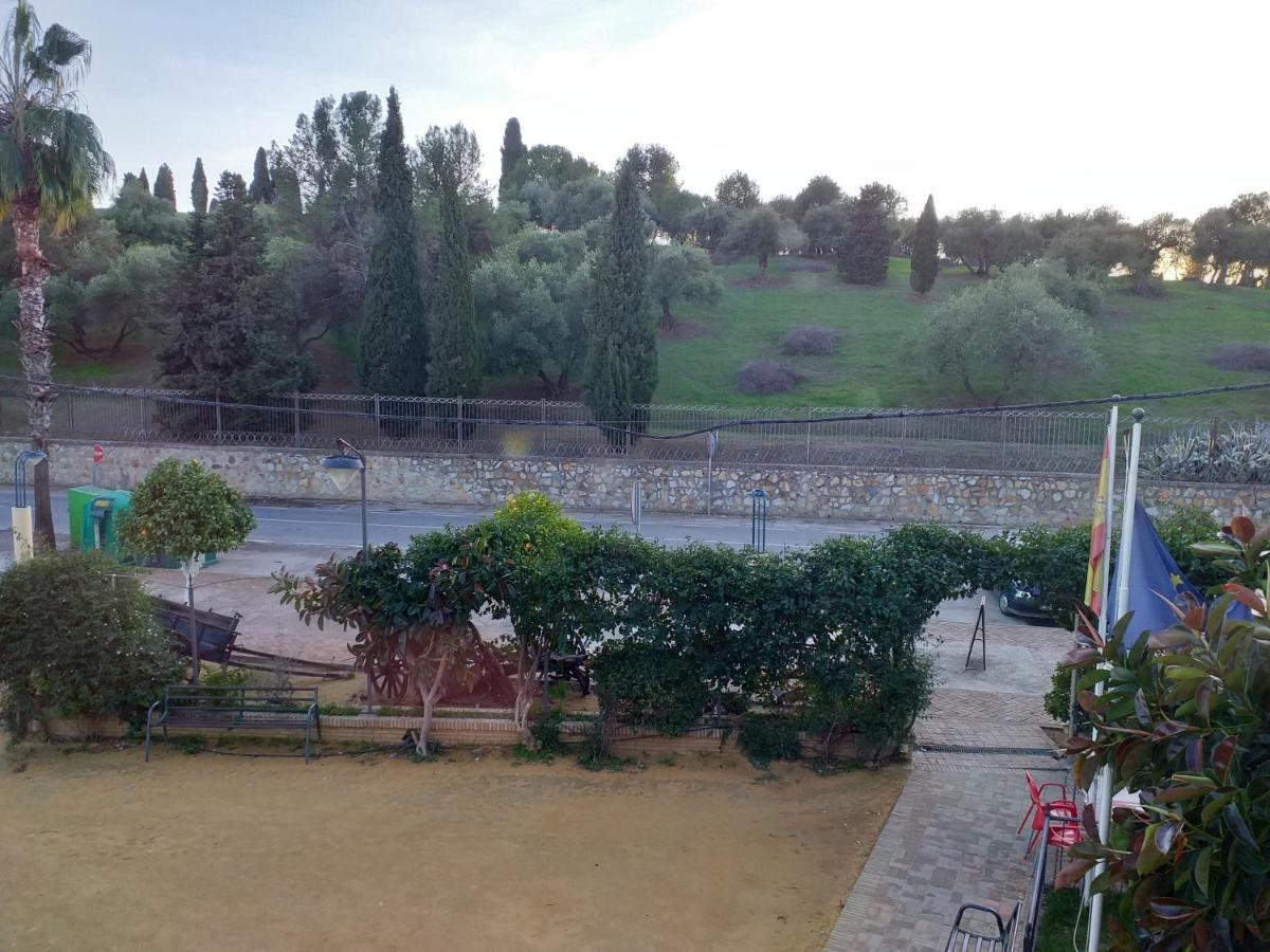 Hotel Anfiteatro Romano Santiponce Exterior foto